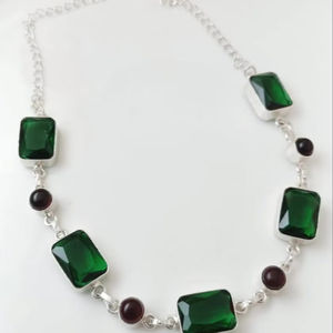 สร้อยคอพลอยสีเขียวพร้อมฐานทองเหลืองสำหรับงานแต่งงานงานหมั้นวันครบรอบสวมใส่ประจำวันและปาร์ตี้ชุดเครื่องประดับแฟชั่นของขวัญ - Product Image 1