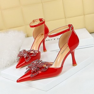 Yx S0013y Fashion Hall of Time <span class=keywords><strong>Chaussures</strong></span> à talons hauts pour femme en cuir verni, à bout pointu peu profond, avec strass et nœuds - Product Image 2