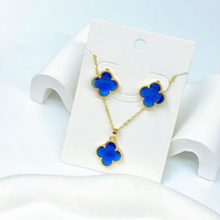 Nouvelle collection de bijoux Clover en cuivre plaqué or 14 carats, ensemble collier et boucles d'oreilles classiques à motif de fleur porte-bonheur pour mariage et soirée