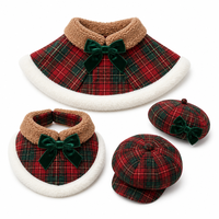 Cape de Noël à carreaux pour animaux de compagnie avec col en fausse fourrure, nœud en velours et breloque couronne pour chat et petit chien – Costume de fête