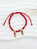 Bracelet tressé délicat rouge/rose fait main en corde réglable avec mini-breloques religieuses en cuivre, bijoux