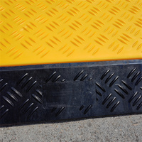 Protector de rampa de cable de goma de 5 canales para exteriores 900x500x60mm 14,5 kg