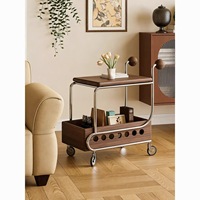 Table basse mobile à déplacement latéral en bois massif de begonnie avec plateau, panier de rangement, cadre en acier inoxydable poli et chariot à boissons sur roulettes