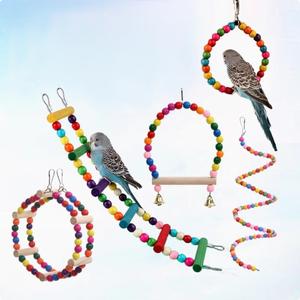 Handgemaakt natuurlijk gezond 6-delig vogelspeelgoed hangend houten multicolor kauwbaar vogelkooi schommel met rinkelbel voor papegaaien - Product Image 6
