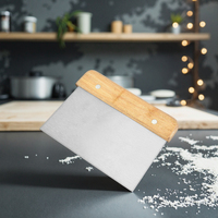 Grattoir à pâte en métal robuste coupe hachoir à pâtisserie grattoir à pâte en acier inoxydable avec manche en bois pour la cuisson cuisson grillades