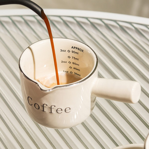 ถ้วยกาแฟขนาดเล็กมีสไตล์พร้อมมาตรวัด ความจุพอดีสำหรับการสกัดเอสเพรสโซ ถ้วยตวงเซรามิกที่ละเอียดอ่อนและเหยือกนม - Product Image 2