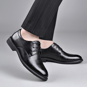 Chaussures habillées en cuir pour hommes, à bout pointu, à lacets, style Oxford, respirantes, pour l'été, mariage, tenue formelle, noires - Product Image 2