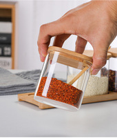 Ensemble de bouteilles de condiments en verre classique avec cuillère en bois Fournitures de cuisine Cover-Style Condiments Container
