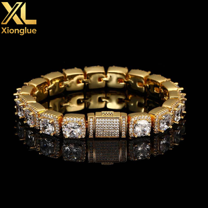 สร้อยข้อมือฮิปฮอปทรงสี่เหลี่ยมประดับเพชรซิคอนชุบทอง 18K แบบกล่องล็อค ดีไซน์คลัสเตอร์แบบ Iced Out - Product Image 6