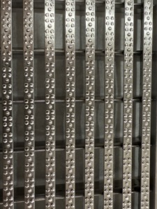 Rejilla de drenaje lineal de acero inoxidable 304 para piscinas - Acabado moderno y duradero con revestimiento antirust para uso en villas, baños y hoteles - Product Image 5