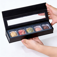 Boîte d'emballage magnétique noire recyclable pour chocolats, desserts, macarons, sushis, aliments, avec fenêtre en PVC et fermeture magnétique gaufrée