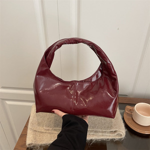 Nova Bolsa de Ombro Grande para o Inverno, Estilo de Rua, Bolsa de Qualidade Macia para Mulheres, Material PU para Uso Diário - Product Image 1