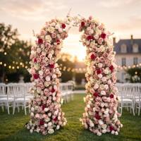 Arche florale artificielle rouge-orangée EverBloom Studio pour décoration de scène de mariage de luxe