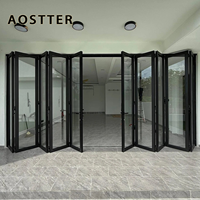Porte pliante en aluminium AOSTTER à cadre noir robuste avec double vitrage isolant et verrouillage multipoints pour une utilisation haut de gamme dans les salles à manger
