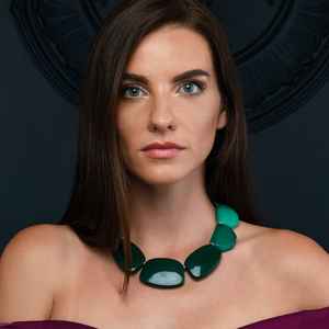 Collier en résine tendance avec un design de pendentif élégant, bijoux légers pour un usage quotidien avant-gardiste - Product Image 6