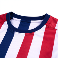 Großhandel Rot-Weiß-Blaues Gestreiftes Fußballtrikot, Individuelles LOGO Fußballtrikot, OEM Atmungsaktives Sport-Fantrikot