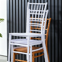 Chaise Chiavari en plastique PP blanc de haute qualité, empilable et portable, idéale pour les banquets, mariages, réceptions et événements – Vente en gros