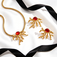 Boucles d'oreilles et collier en acier inoxydable plaqué or PVD 18 carats, style tendance vacances, avec pendentif corail en résine rouge