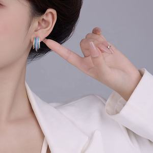 Boucles d'oreilles clous géométriques rétro tendance en cuivre et argent S925 avec zircon, creuses noires, pour femmes européennes et américaines - Product Image 5