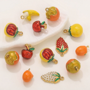 Collier et bracelet en acier inoxydable de la série Drip Oil Cartoon avec pendentifs fruits (Fraise, Banane, Pomme) et accessoires suspendus - Product Image 3