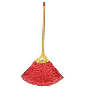 Escoba corrugada de ocho púas con mango de plástico rojo y varilla de madera desmontable para limpieza de suelos, polvo, pelo y restos. - Product Image 2