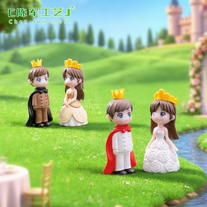 Nuovi ornamenti da giardino in plastica a forma di paesaggio con coppia di principi e principesse, decorazioni fai da te per torte a forma di cuore, artigianato decorativo per ragazze. - Product Image 1