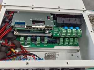 Convertisseur <span class=keywords><strong>solaire</strong></span> hybride <span class=keywords><strong>triphasé</strong></span> haute tension 25-30 kW IP65, prend en charge la couplage CA pour la mise en place postérieure dans les systèmes de stockage <span class=keywords><strong>solaire</strong></span>-batterie - Product Image 3
