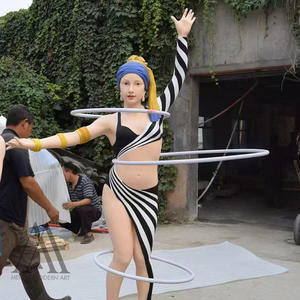 تمثال فتاة بحجم طبيعي مع أذن لؤلؤية، تمثال فانتازيا على شكل كينتور، فن من الألياف الزجاجية، تمثال فتاة بتصميم فني عصري مع لؤلؤ - Product Image 3