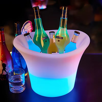 Seau à glace lumineux à LED pour fête Seau à bière Glorifier personnalisé Champagne Vodka Seau à glace à LED Bouteille Seau à glace en plastique pour cadeaux