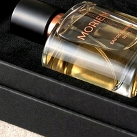 Boîte à parfum rigide noire de luxe sur mesure, deux pièces, avec couvercle amovible, présentation horizontale de la bouteille, pour emballage de parfum personnalisé