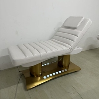 Table de massage électrique moderne dorée, lit de spa de luxe avec base dorée réglable, éclairage LED, pour hôtel, salon, usage médical, en cuir PU
