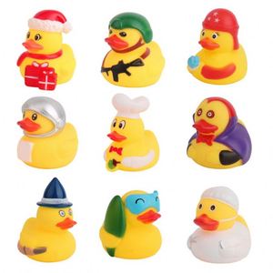 Jouet Créatif de Noël en PVC en forme de Petit Canard Jaune pour Halloween, Jouet à Presser qui Couine et qui Contient de l'Eau, Idéal pour le Bain et comme Cadeau Promotionnel - Product Image 3