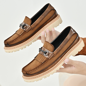 <span class=keywords><strong>Mocasines</strong></span> de plataforma cómodos para hombre, zapatos casuales de moda sin cordones, parte superior de cuero de gamuza, decoración con borlas y hebilla, suela gruesa, zapatos para caminar. - Product Image 5