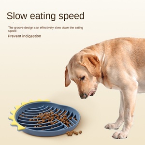 Tapis de léchage pour chien et chat en silicone écologique en forme de monstre mignon, antidérapant, avec ventouse, anti-renversement, pour l'alimentation lente, pour l'extérieur et les voyages - Product Image 2