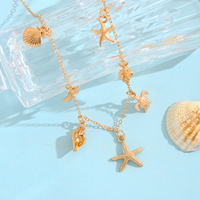 Collier chaîne en or avec 9 breloques marines : étoile de mer, tortue, dollar de sable, conque – Bijoux de plage tendance bohème pour femme