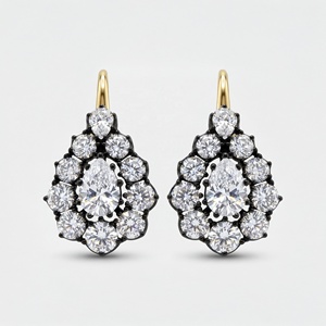 Boucles d'oreilles pendantes en argent sterling 925 plaqué or 18 carats avec halo de zircon cubique taille poire - Product Image 1