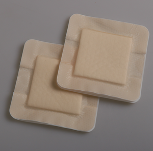 Pansement en mousse adhésive à grande capacité de drainage, offrant un confort supplémentaire et une protection amortissante - Product Image 1