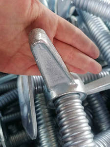 高质量轻松安装4向可调U头螺钉千斤顶镀锌脚手架带可调底座千斤顶 - Product Image 6