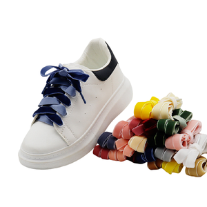 حذاء olin مخصص للبيع بالجملة بشريط مخملي عالي الجودة أربطة أحذية رياضية للنساء - Product Image 2