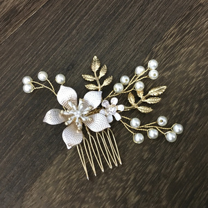 Peigne <span class=keywords><strong>à</strong></span> cheveux en perles fait main avec peinture <span class=keywords><strong>à</strong></span> l'huile florale pour coiffure de mariée, petits accessoires, style Europe et Amérique, vente directe d'usine transfrontalière - Product Image 3