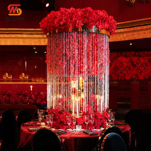 SMOOTH - Centro de Mesa Colgante de Acrílico con Cuentas de Cristal y Base Circular de Metal Dorado con Flores, Ideal para Bodas - Product Image 1