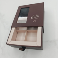 Boîte cadeau rigide personnalisée avec couvercle rabattable et insert en papier pour bonbons, macarons, confiseries