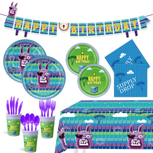 Ensemble de fête jetable sur le thème de la bataille royale de l'alpaga, 9 pièces, comprenant des assiettes, des gobelets, des serviettes, des couverts, une nappe et une décoration de bannière. - Product Image 2