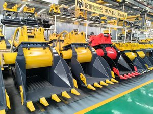 Cuchara Trituradora para Miniexcavadora MONDE, Compatible con Excavadoras de 5-10 Toneladas, Accesorio para Triturar Rocas y Piedras - Product Image 6