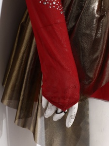 Robes de patinage artistique asymétriques à une manche en maille ornée de strass pour filles, avec ceinture dorée, costume de danse de compétition personnalisé - Product Image 5