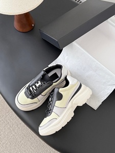 รองเท้ากีฬาแบรนด์ดีไซเนอร์สุดหรูสำหรับผู้ชายและผู้หญิง รองเท้ากีฬาเสริมส้นพื้นหนาสำหรับฤดูใบไม้ผลิ รองเท้ากีฬาที่ใส่สบาย - Product Image 2