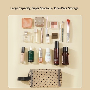 Bolsa de Cosméticos de Gran Capacidad con Diseño de Corazón, Transpirable, Portátil, para Guardar Lápiz Labial y Maquillaje, Elegante, Organizador de Viaje para Estudiantes - Product Image 3