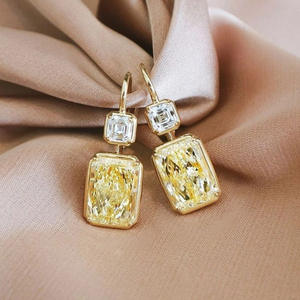 Orecchini con diamanti gialli E1790 in oro giallo con diamanti taglio quadrato fantasia per matrimonio, stile classico da donna, certificati GIA - Product Image 4