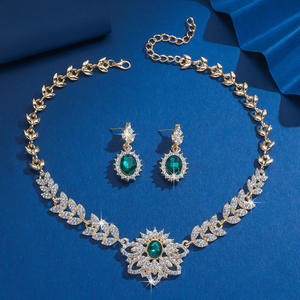 Conjunto de joyería de flores de lujo europeo y americano, collar de hoja de aleación de borla retro y pendientes geométricos de gota de agua - Product Image 3