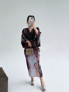 Nouvelle robe plissée florale Miyaki à col en V, robe longue ample de grande taille, plissée, queue de poisson, robe décontractée pour femmes - Product Image 3
